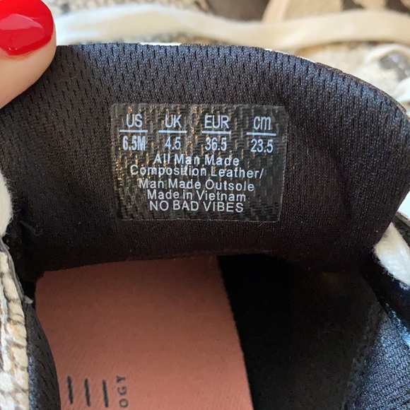 LIKE NÉW DR. SCHOLLS BE FREE 6.5 SHOE - Picture 7 of 8